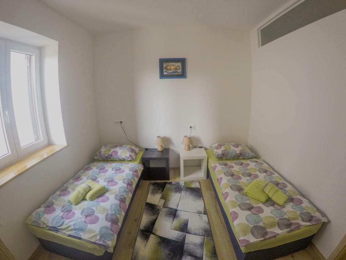 Prenocisca Rusjan Daire Rence Dış mekan fotoğraf